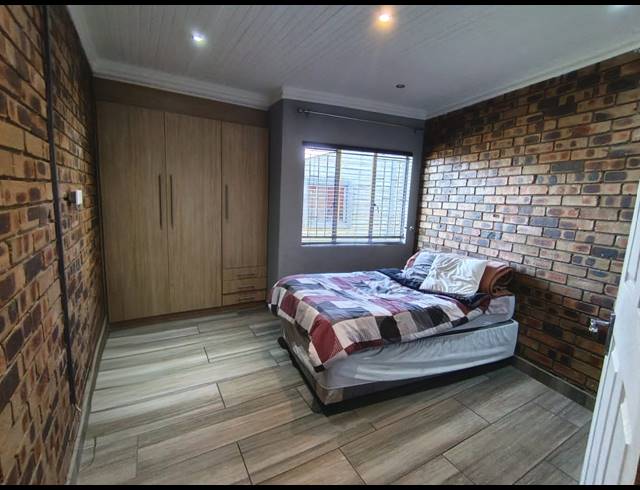 4 BEDROOM FREESTANDING FOR SALE IN SUNAIR PARK